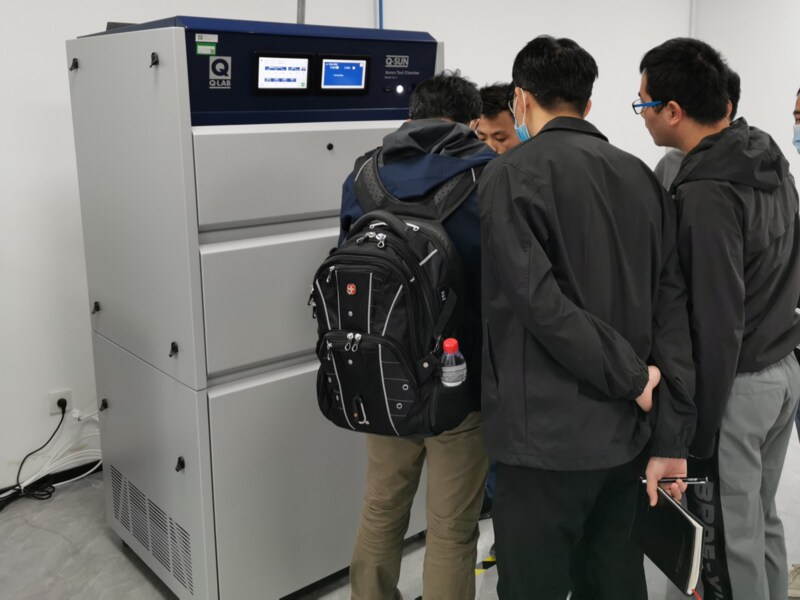 塑料塑膠氙燈老化試驗機客戶現(xiàn)場安裝圖3